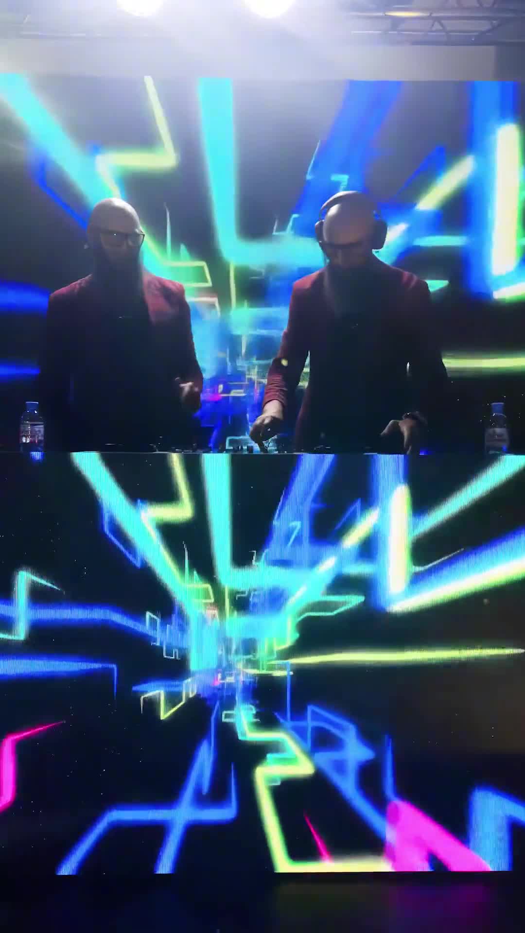 把这曲子放车里太费油了！#玄冥二老 #车载音乐
