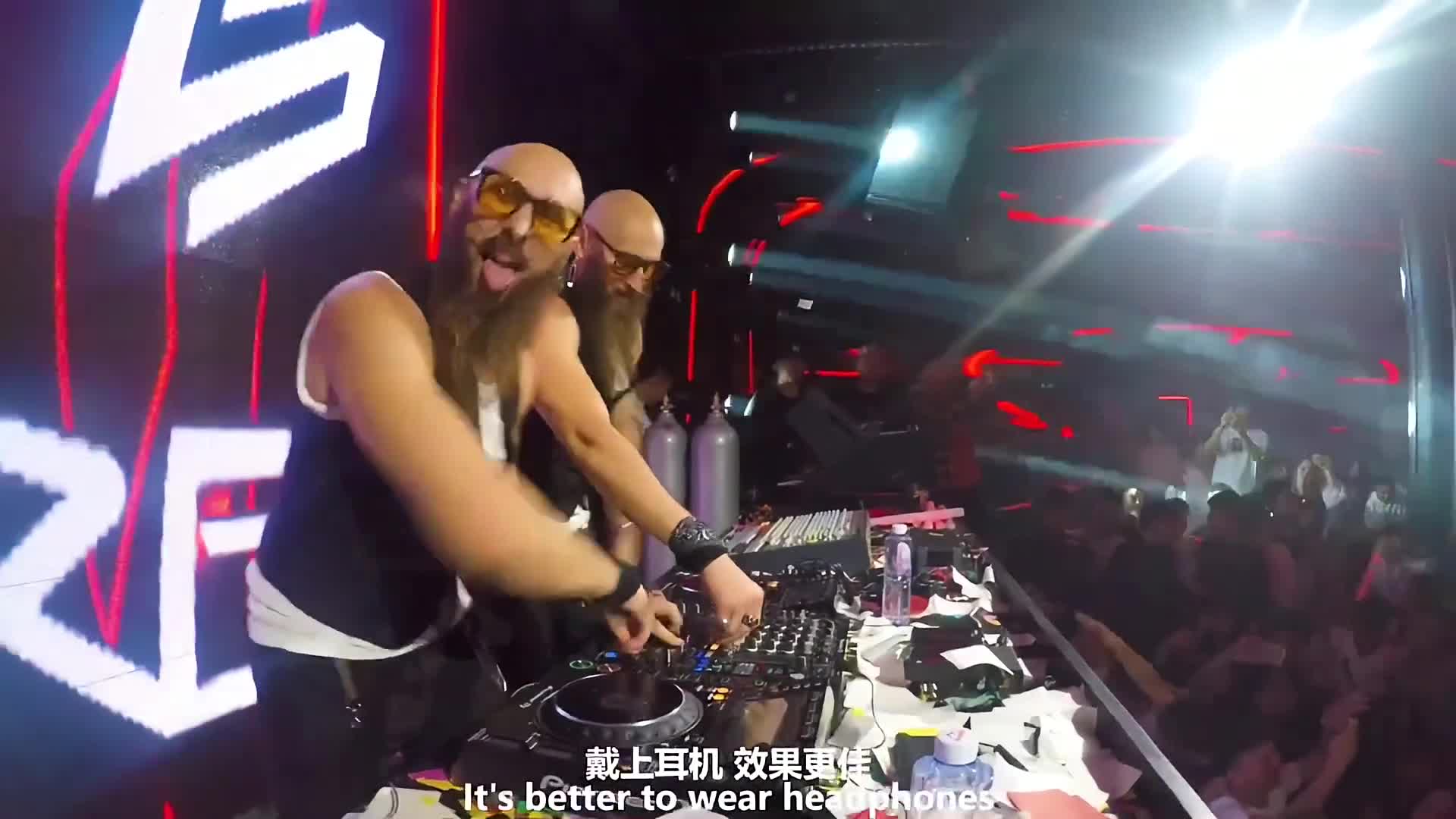 噢当，噢噢噢当，气氛组上线！#玄冥二老 #嗨翻全场 #蹦迪 #dj