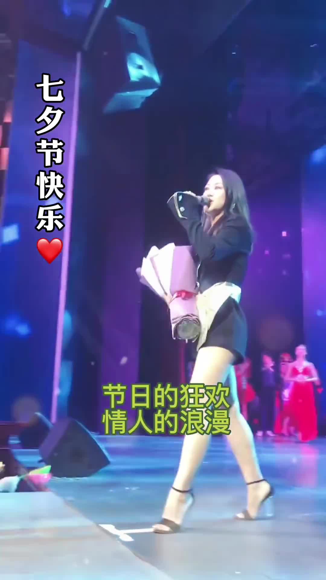 节日的狂欢情人的浪漫，所有的快乐都与我无关 伤感音乐 音乐分享