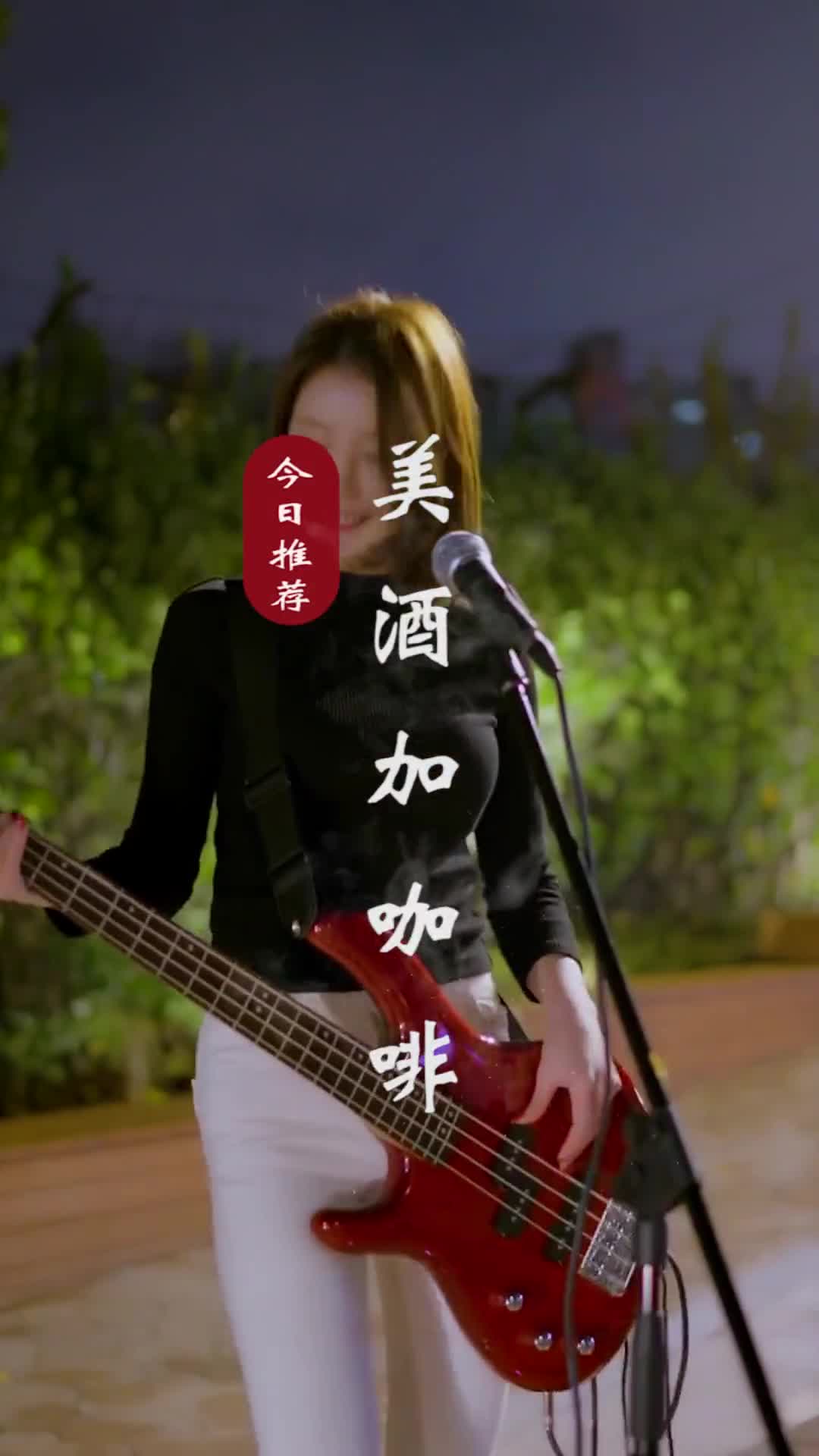 不是所有的人都能知道时光的含义，不是所有的人都懂得珍惜，这世间并没有分离与衰老的命运，只有肯爱与不肯爱的心。 